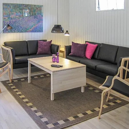 Cosy In Aakirkeby With 3 Bedrooms And Wifi