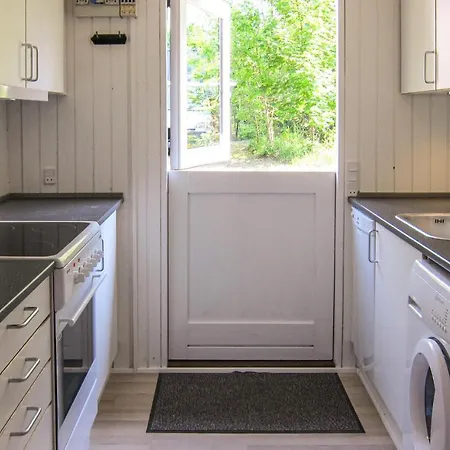 Cosy In Aakirkeby With 3 Bedrooms And Wifi