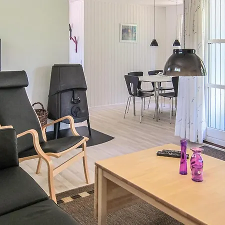 Holiday home Pet Friendly In Aakirkeby With Kitchen *