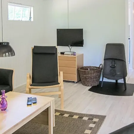 Pet Friendly In Aakirkeby With Kitchen