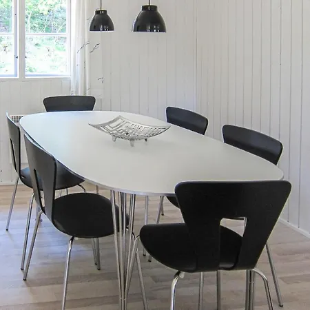 Prázdninový dům Cosy In Aakirkeby With 3 Bedrooms And Wifi