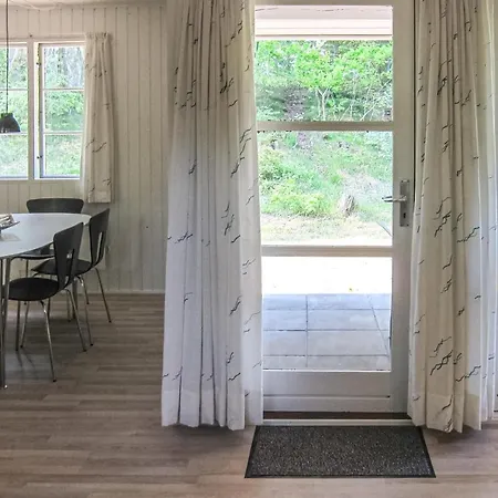 Prázdninový dům Cosy In Aakirkeby With 3 Bedrooms And Wifi